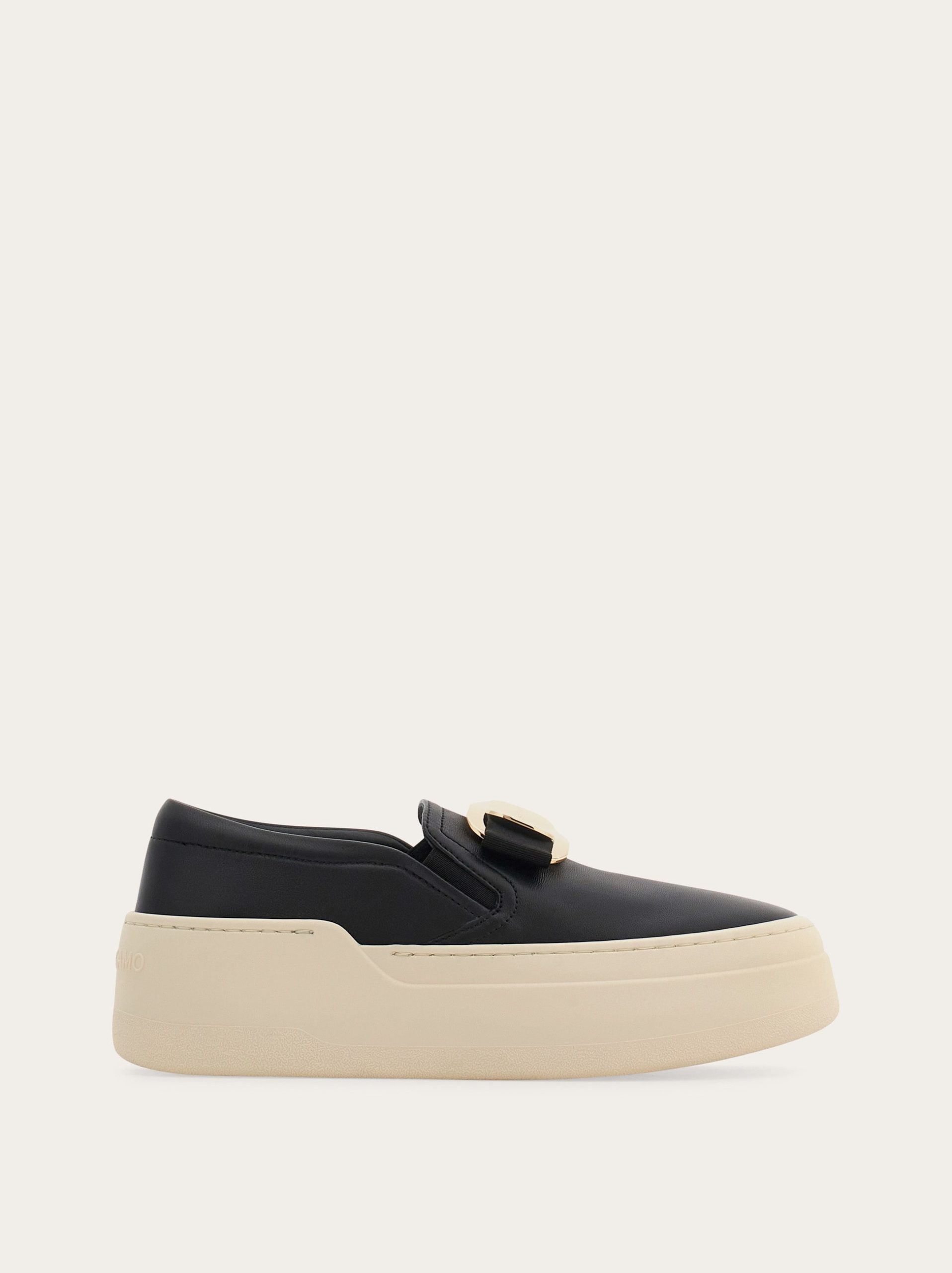 Ferragamo New Vara plate slip on - Image 1